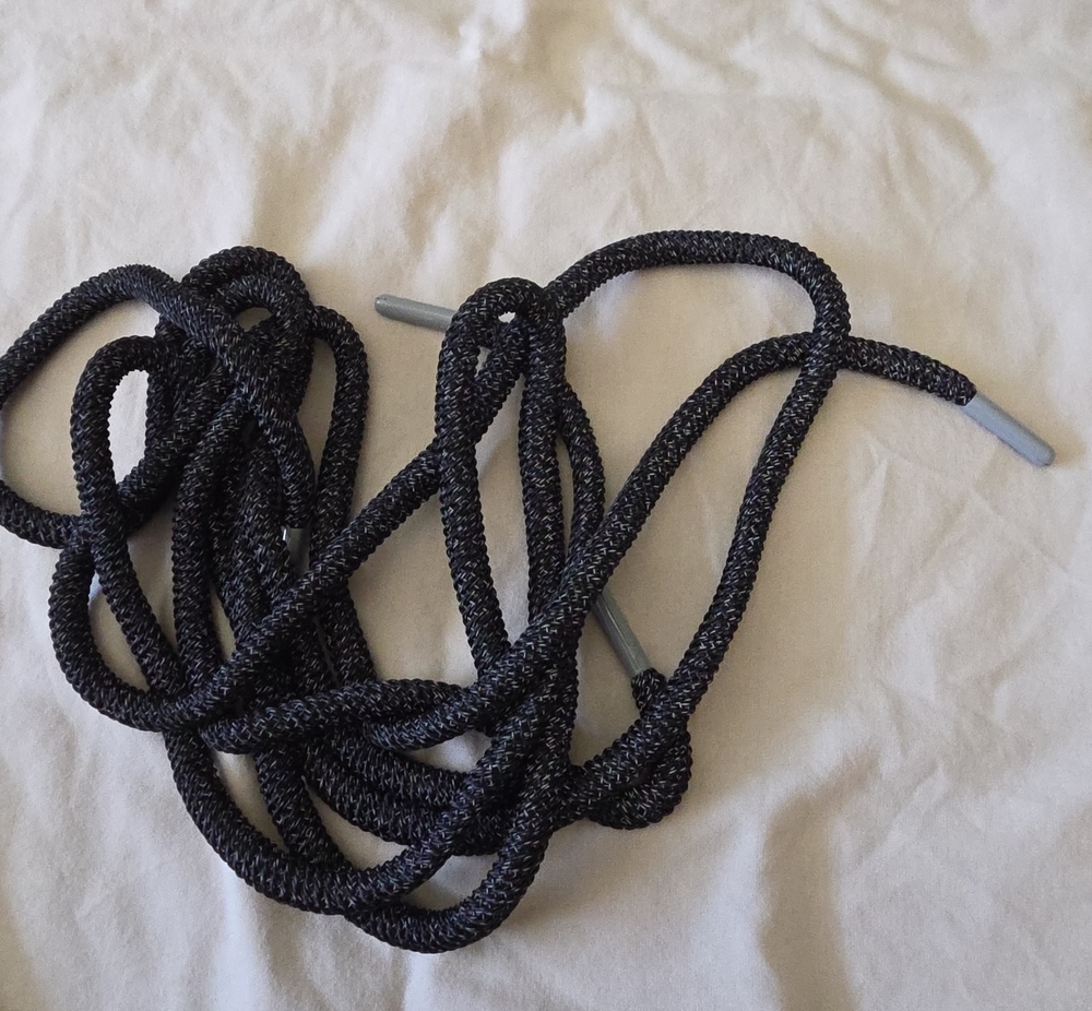 Black Reflective Shoelaces – Versatile Men’s Accessory